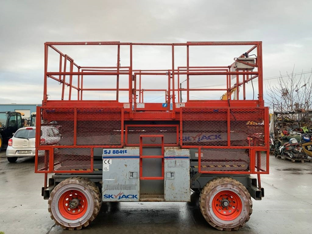 SkyJack SJ 8841 - Ножничный подъемник: фото 3 SkyJack SJ 8841 - Ножничный подъемник: фото 3