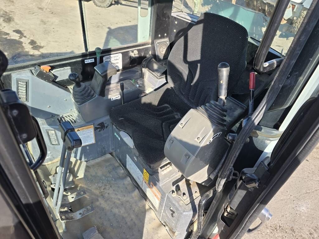 Takeuchi TB 23 R Takeuchi TB 23 R - Мини-экскаватор: фото 4 Takeuchi TB 23 R Takeuchi TB 23 R - Мини-экскаватор: фото 4