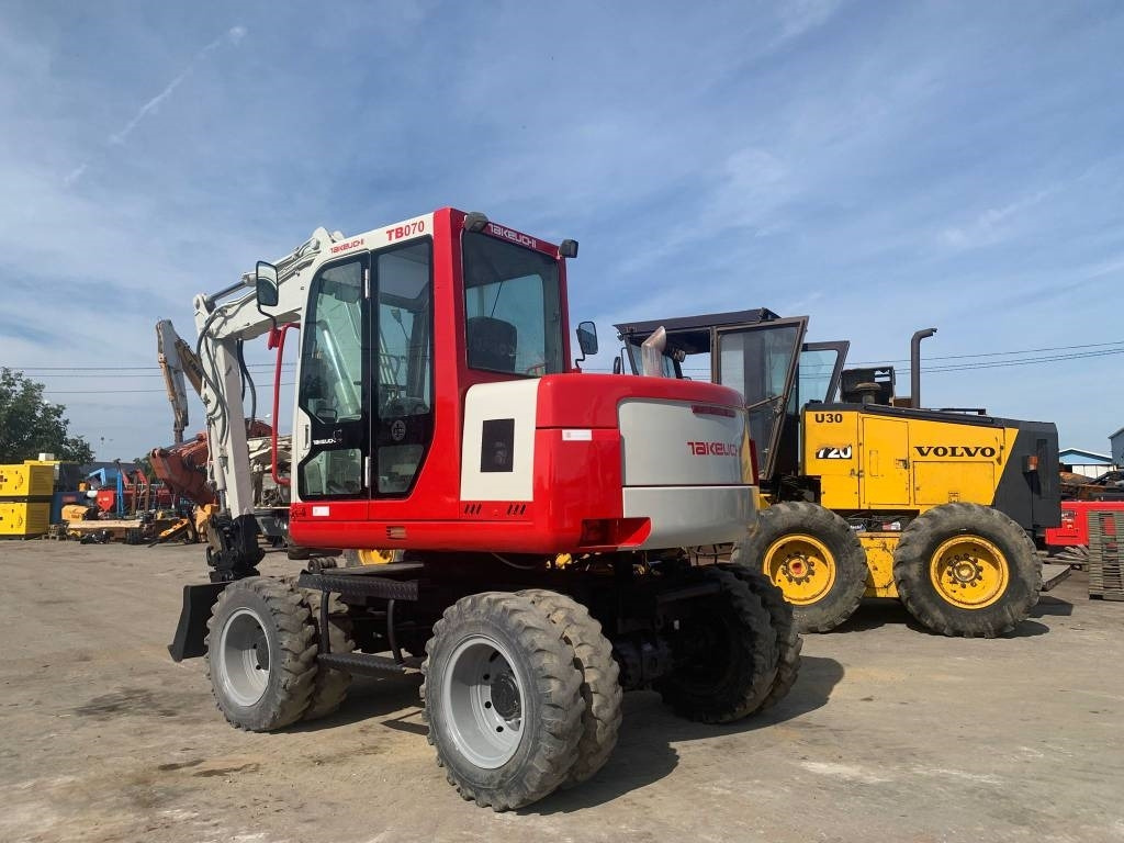 Колёсный экскаватор Takeuchi TB070W: фото 7