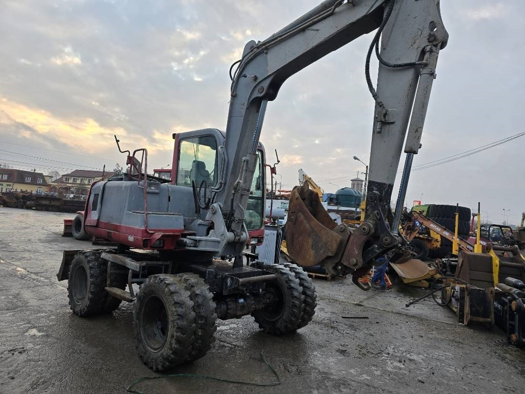 Takeuchi TB070W - Колёсный экскаватор: фото 4 Takeuchi TB070W - Колёсный экскаватор: фото 4