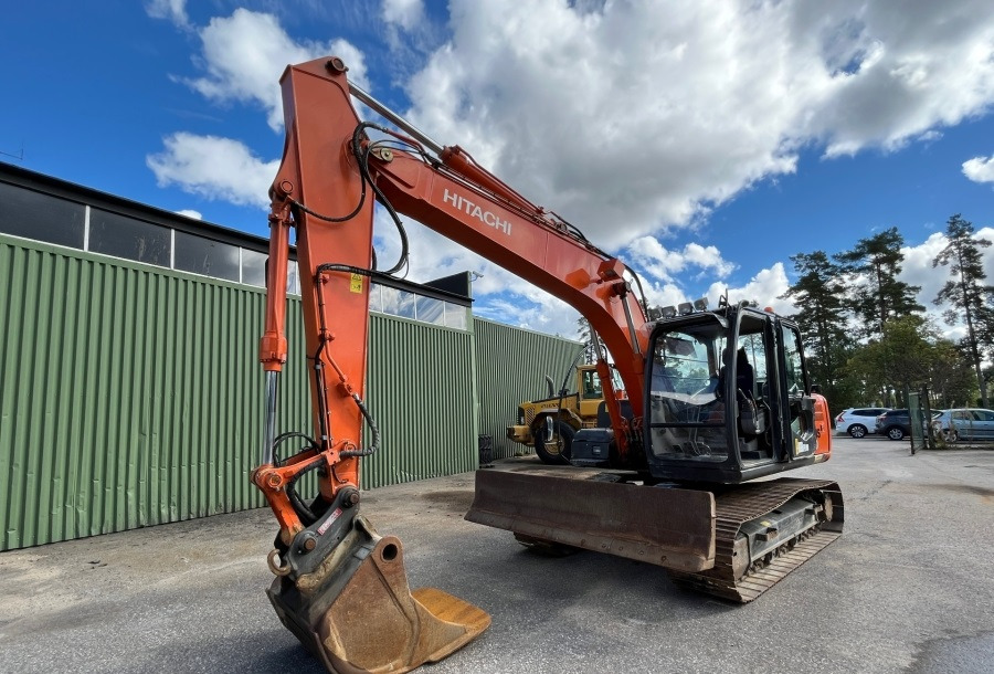 HITACHI Zaxis 130 - Гусеничный экскаватор: фото 1 HITACHI Zaxis 130 - Гусеничный экскаватор: фото 1