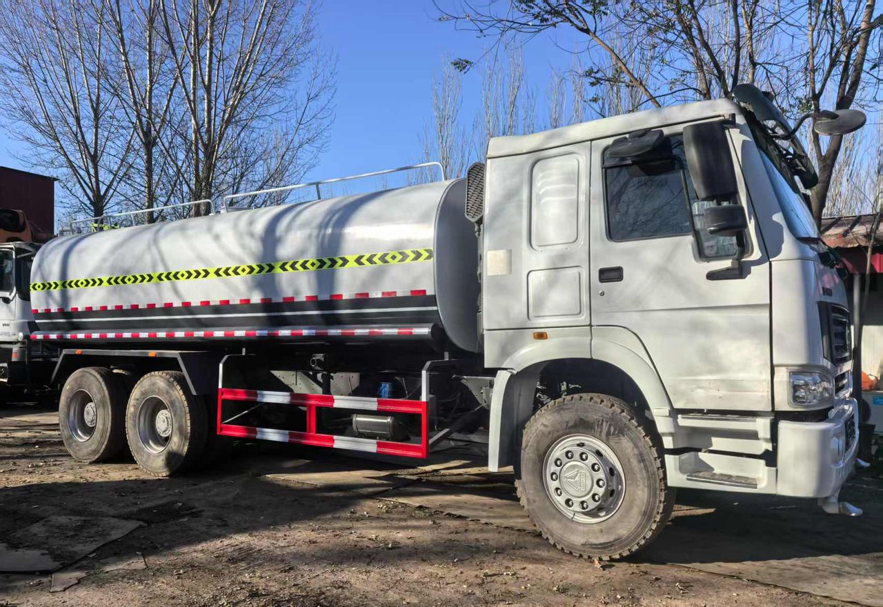 HOWO WATERING TRUCK/SPRINKLER 20m3 - Грузовик-цистерна, Коммунальная/ Специальная техника: фото 1 HOWO WATERING TRUCK/SPRINKLER 20m3 - Грузовик-цистерна, Коммунальная/ Специальная техника: фото 1