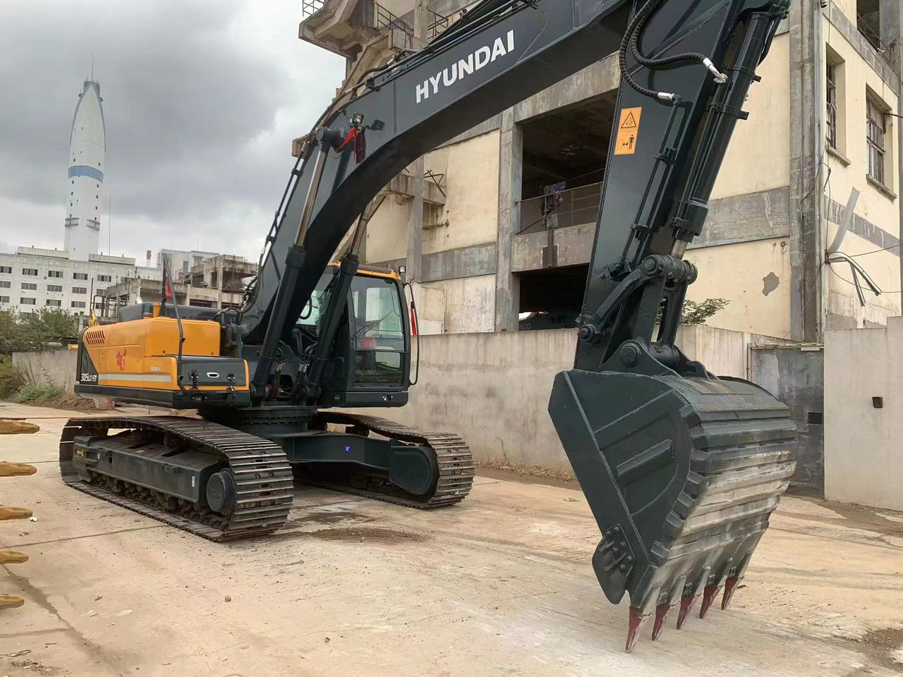 HYUNDAI R305LC-9T - Гусеничный экскаватор: фото 1 HYUNDAI R305LC-9T - Гусеничный экскаватор: фото 1