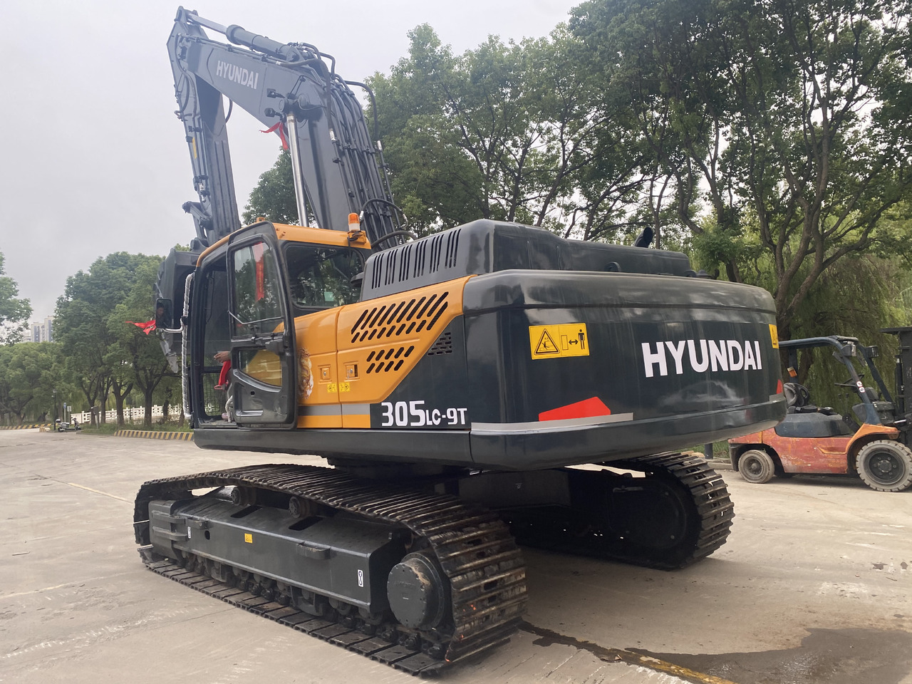 HYUNDAI R305LC-9T - Гусеничный экскаватор: фото 1 HYUNDAI R305LC-9T - Гусеничный экскаватор: фото 1