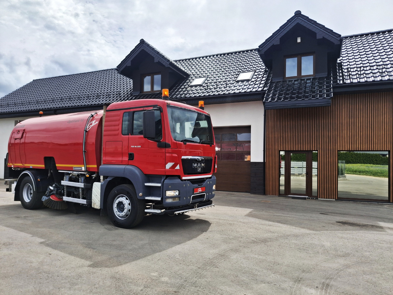 MAN TGS 18.320 Zamiatarka Kehrmaschine BUCHER 2 Motoren Karcher Szczotki L/R - Подметально-уборочная машина: фото 1 MAN TGS 18.320 Zamiatarka Kehrmaschine BUCHER 2 Motoren Karcher Szczotki L/R - Подметально-уборочная машина: фото 1