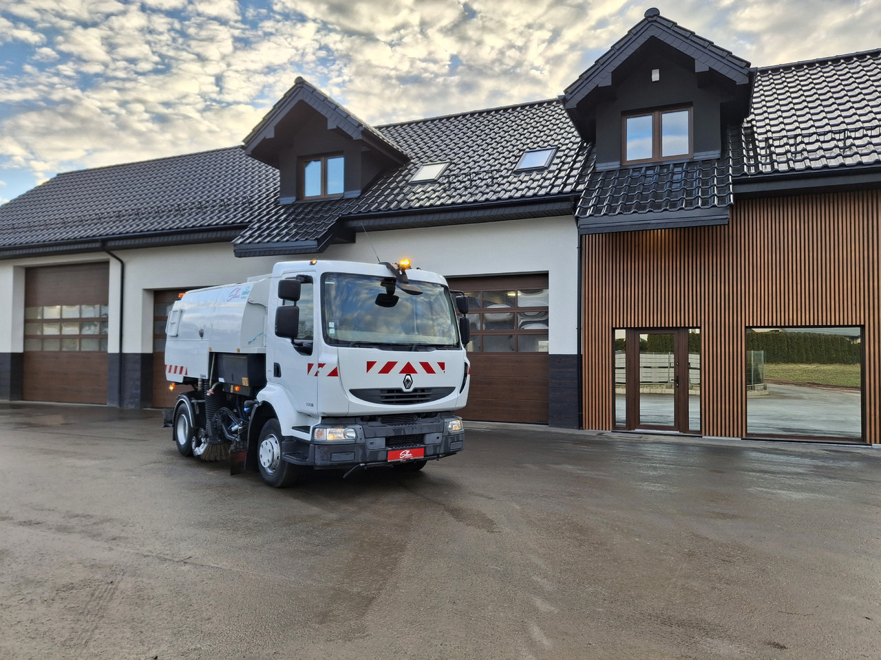 Renault Midlum 220 - Подметально-уборочная машина: фото 1 Renault Midlum 220 - Подметально-уборочная машина: фото 1