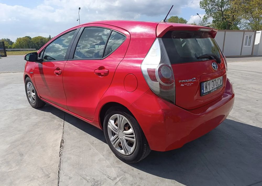 Toyota Prius - Легковой автомобиль: фото 3 Toyota Prius - Легковой автомобиль: фото 3