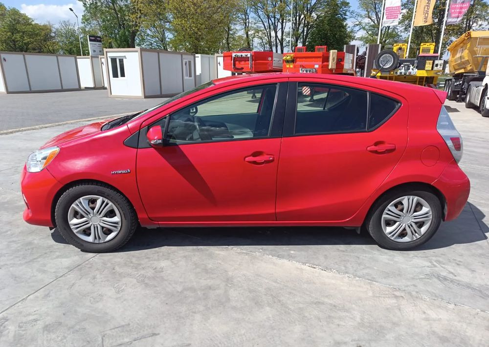 Toyota Prius - Легковой автомобиль: фото 2 Toyota Prius - Легковой автомобиль: фото 2