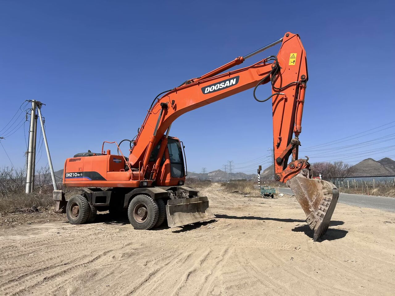 DOOSAN DH210W-7 - Колёсный экскаватор: фото 2 DOOSAN DH210W-7 - Колёсный экскаватор: фото 2