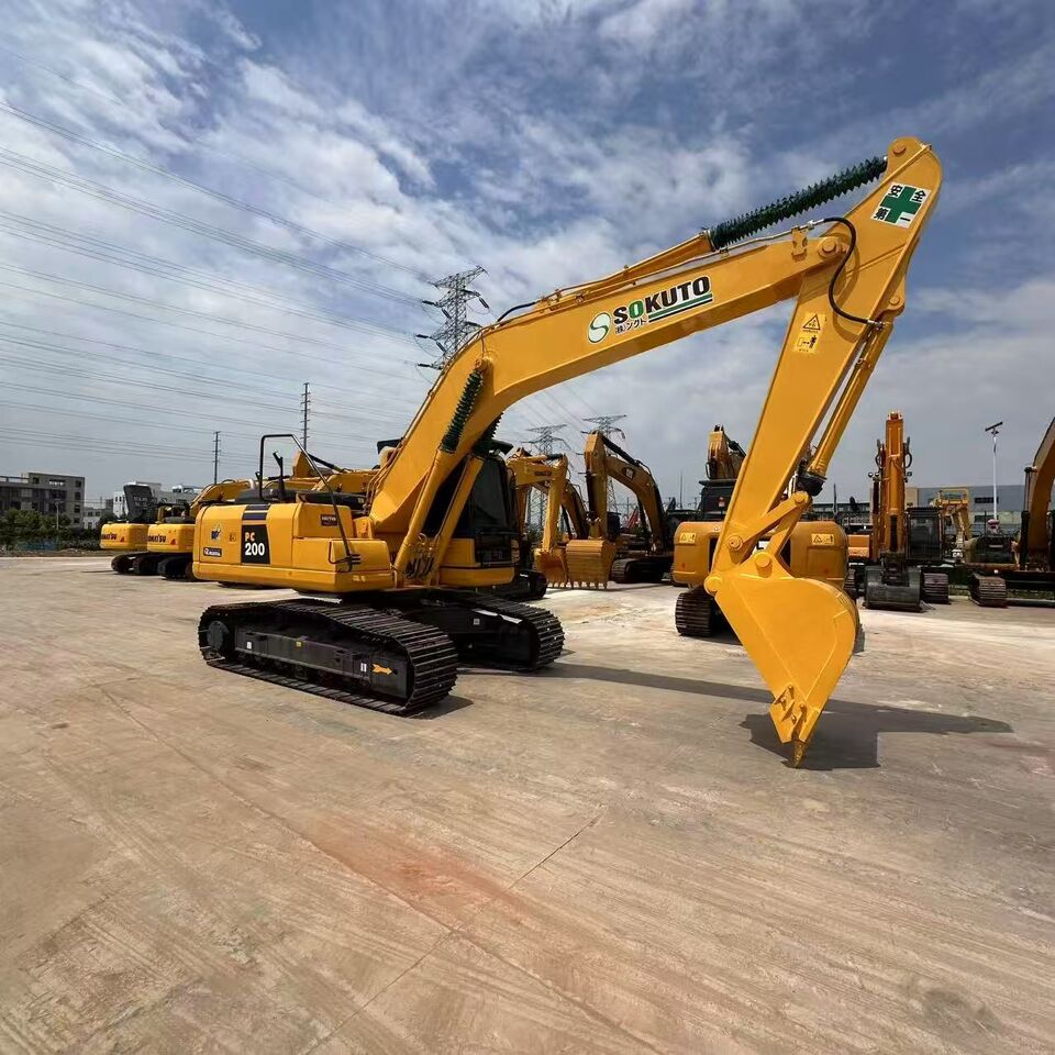 KOMATSU PC200 - Гусеничный экскаватор: фото 2 KOMATSU PC200 - Гусеничный экскаватор: фото 2