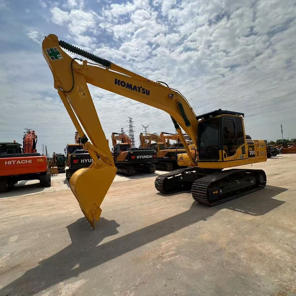 KOMATSU PC200 - Гусеничный экскаватор: фото 3 KOMATSU PC200 - Гусеничный экскаватор: фото 3