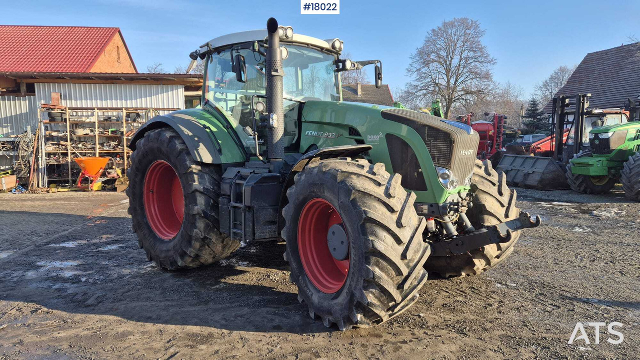 FENDT 933 Vario agricultural tractor (2015) - Трактор: фото 1 FENDT 933 Vario agricultural tractor (2015) - Трактор: фото 1