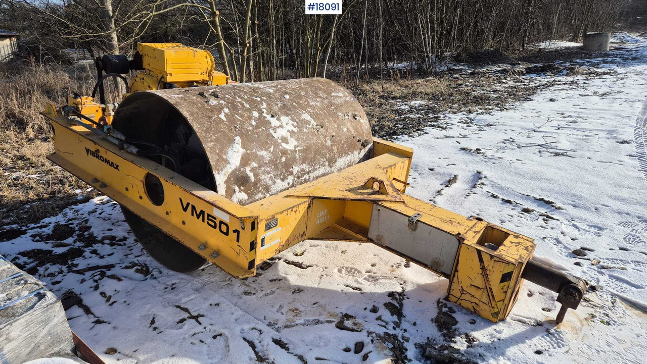 Trailed roller VIBROMAX VM501 (2013) - Каток: фото 1 Trailed roller VIBROMAX VM501 (2013) - Каток: фото 1