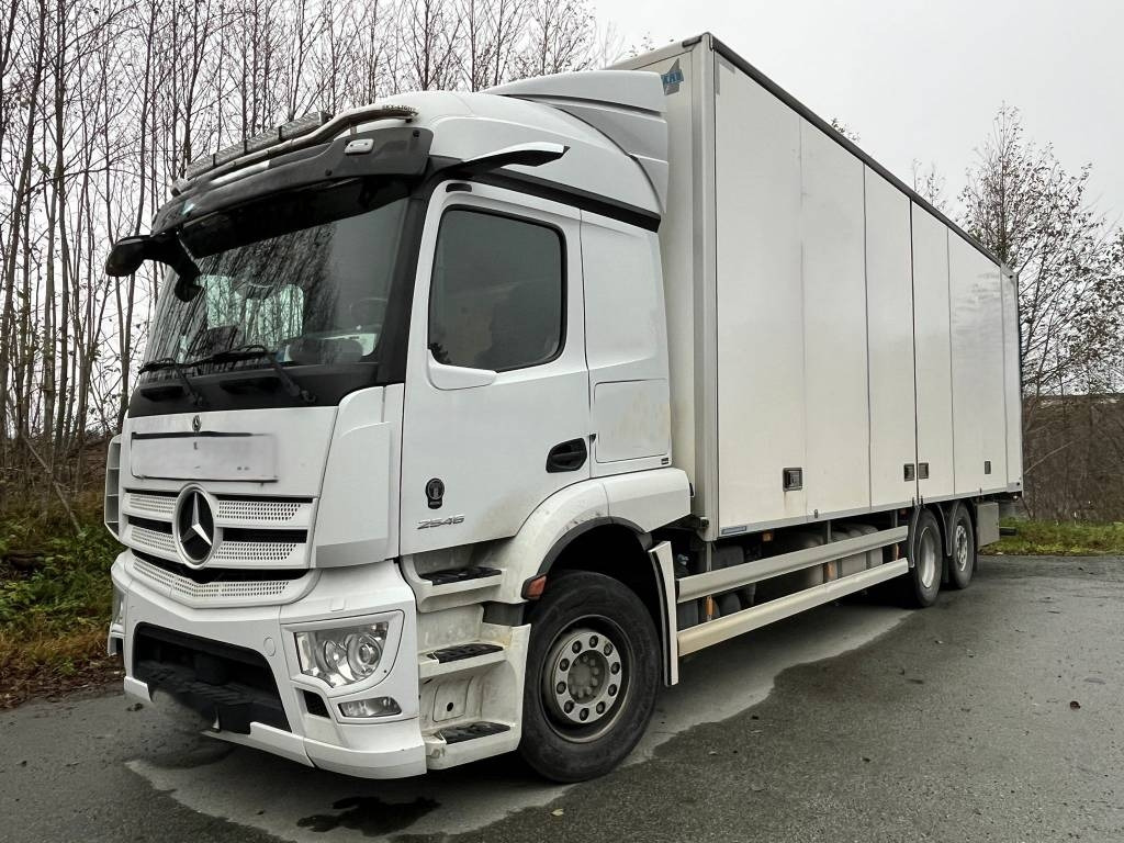 Mercedes-Benz Actros 2546 6x2 - Грузовик с закрытым кузовом: фото 1 Mercedes-Benz Actros 2546 6x2 - Грузовик с закрытым кузовом: фото 1