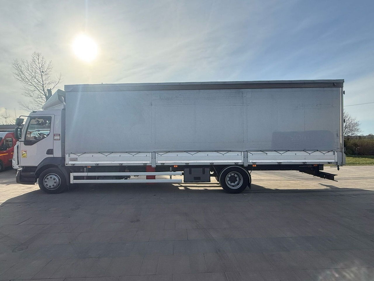 Renault 12 D12 - Тентованный грузовик: фото 5 Renault 12 D12 - Тентованный грузовик: фото 5