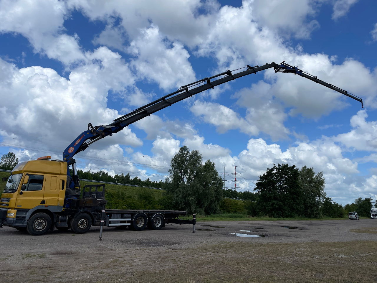 DAF CF 85.410 PM 80 crane laadkraan met jib en frontstempels - Автоманипулятор: фото 2 DAF CF 85.410 PM 80 crane laadkraan met jib en frontstempels - Автоманипулятор: фото 2