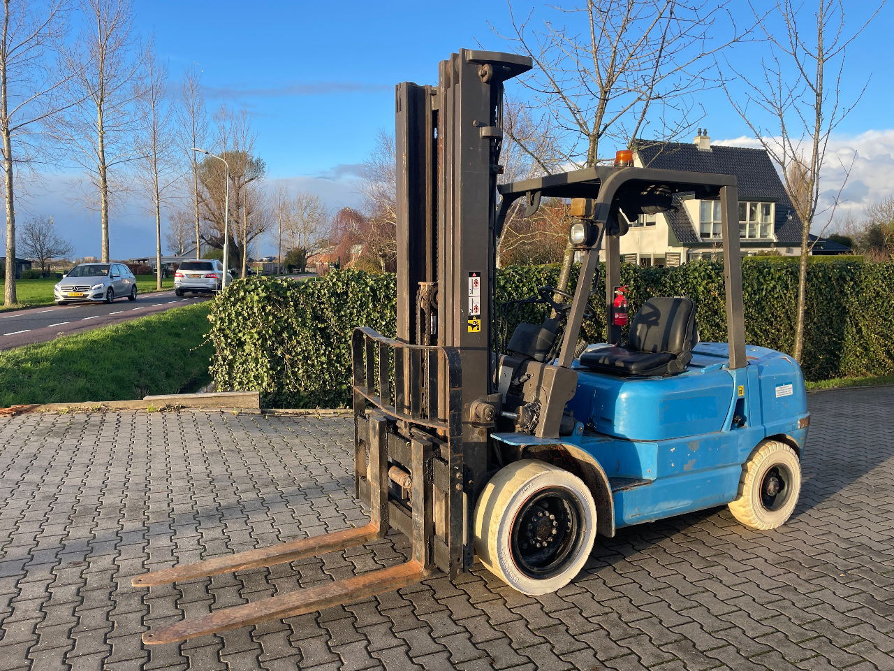 Nissan 3.5 tons diesel heftruck triplo 5.50m Hefhoogte 2000 uur - Вилочный погрузчик: фото 1 Nissan 3.5 tons diesel heftruck triplo 5.50m Hefhoogte 2000 uur - Вилочный погрузчик: фото 1