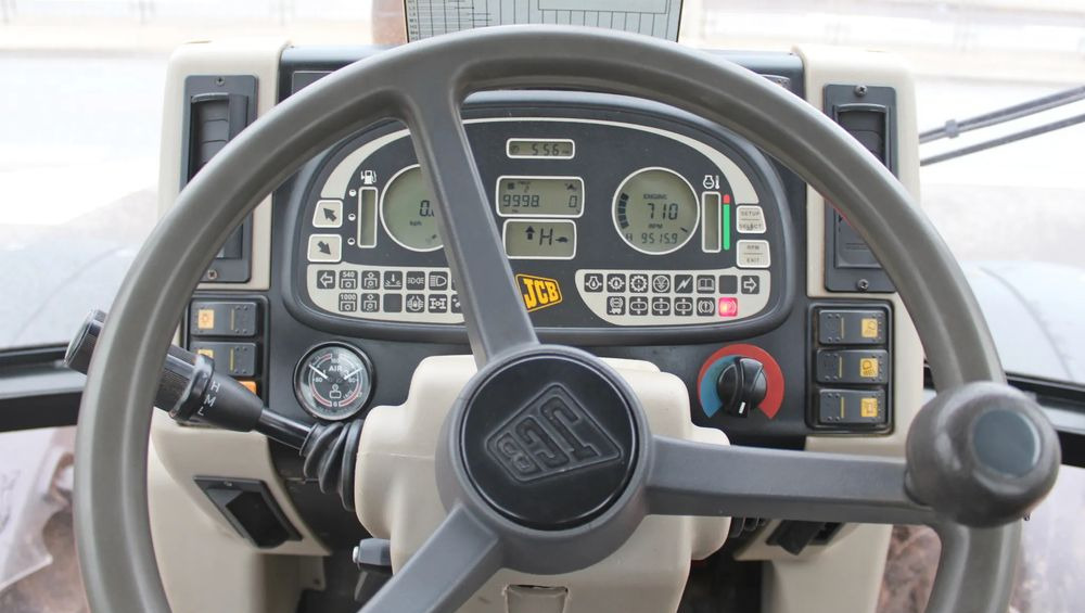 Трактор JCB Fastrac 2135: фото 17