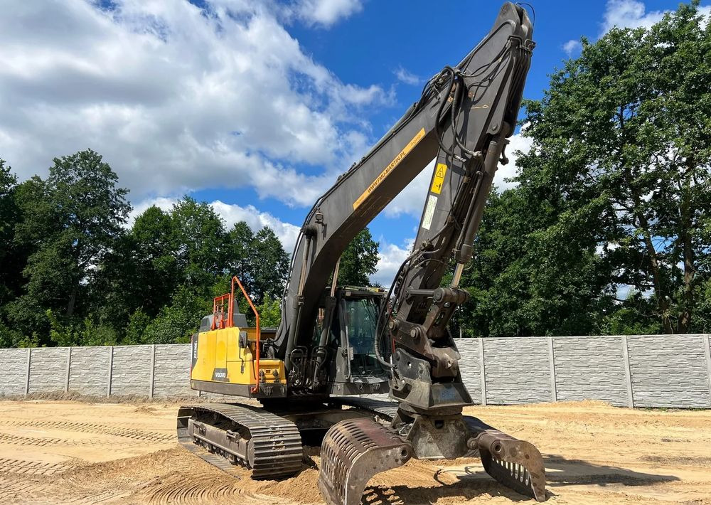 Volvo EC220 DL - Гусеничный экскаватор: фото 2 Volvo EC220 DL - Гусеничный экскаватор: фото 2