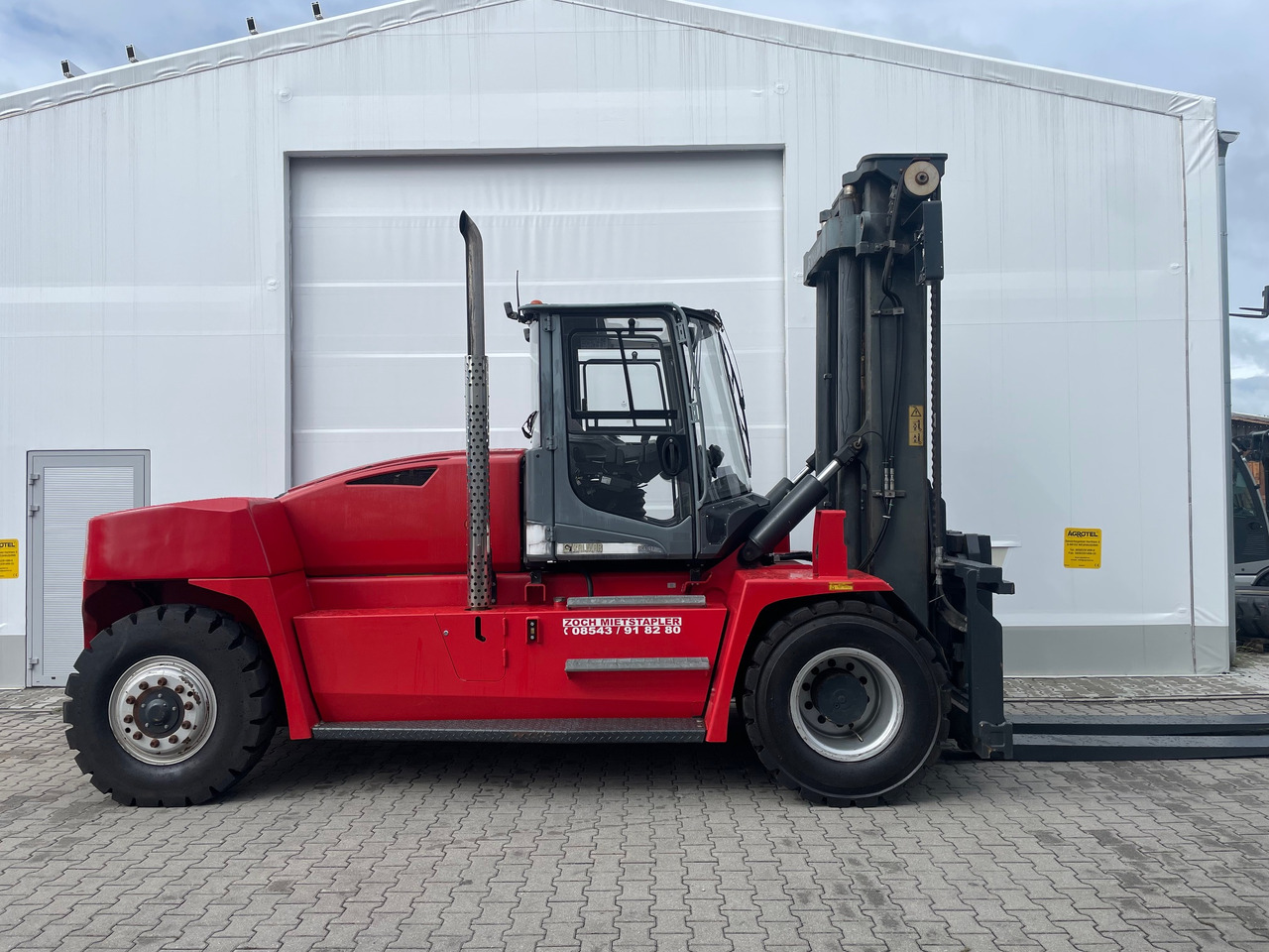 Kalmar DCG160-12 - Контейнерный погрузчик: фото 2 Kalmar DCG160-12 - Контейнерный погрузчик: фото 2