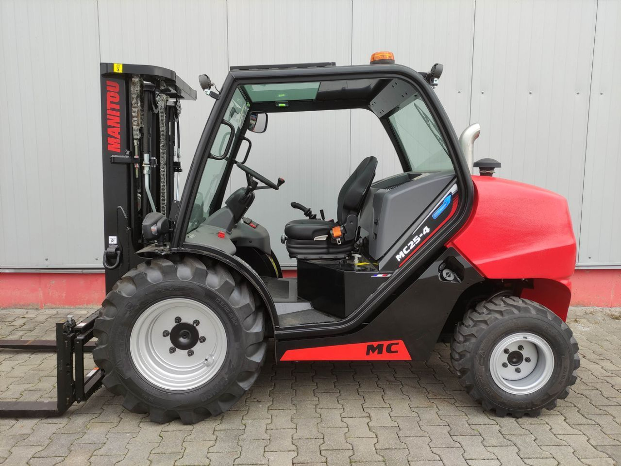 Manitou MC25-4 DK ST5 S1 (NEU) - Внедорожный погрузчик: фото 1 Manitou MC25-4 DK ST5 S1 (NEU) - Внедорожный погрузчик: фото 1