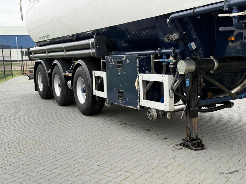 Feldbinder EUT 59.3 59.3 KUUB, 4 VAKKEN, DRIE KEER TIEN TONS ASSEN, STUURAS. - Полуприцеп-цистерна: фото 2 Feldbinder EUT 59.3 59.3 KUUB, 4 VAKKEN, DRIE KEER TIEN TONS ASSEN, STUURAS. - Полуприцеп-цистерна: фото 2