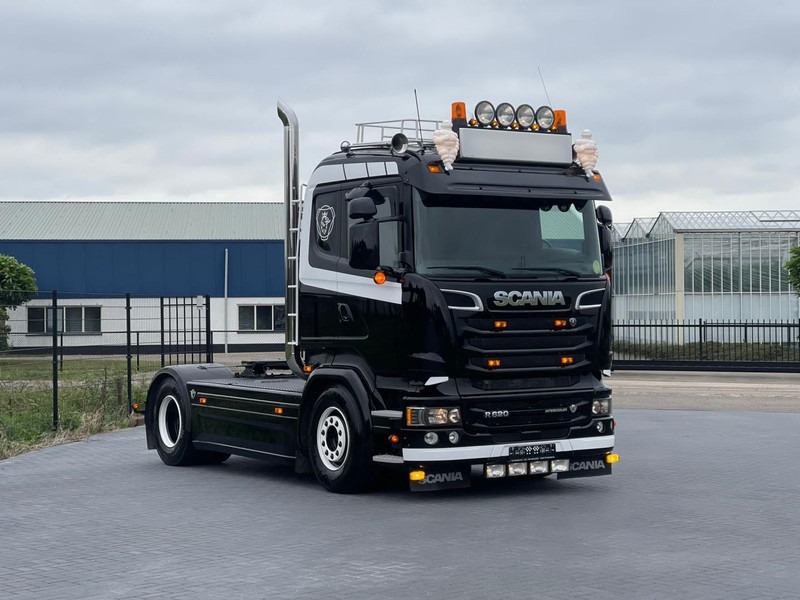 Scania R520 SHOW TRUCK, RETARDER, LEATHER SEATS, MANUEL! - Тягач: фото 1 Scania R520 SHOW TRUCK, RETARDER, LEATHER SEATS, MANUEL! - Тягач: фото 1