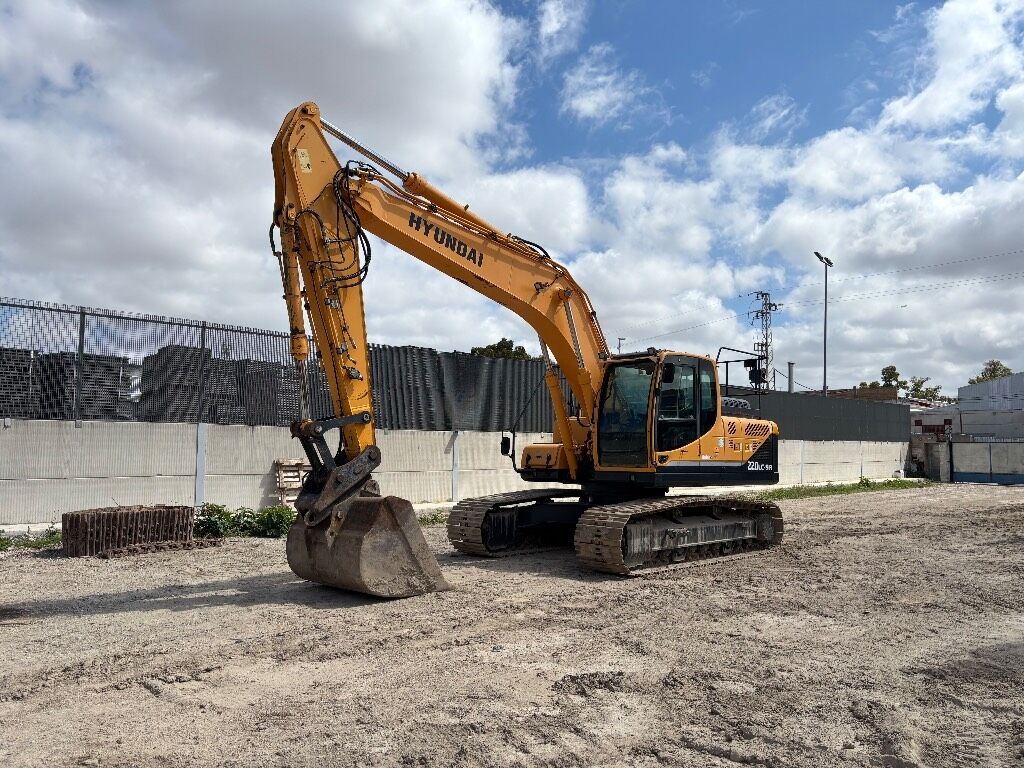 Hyundai R220LC-9 - Гусеничный экскаватор: фото 1 Hyundai R220LC-9 - Гусеничный экскаватор: фото 1