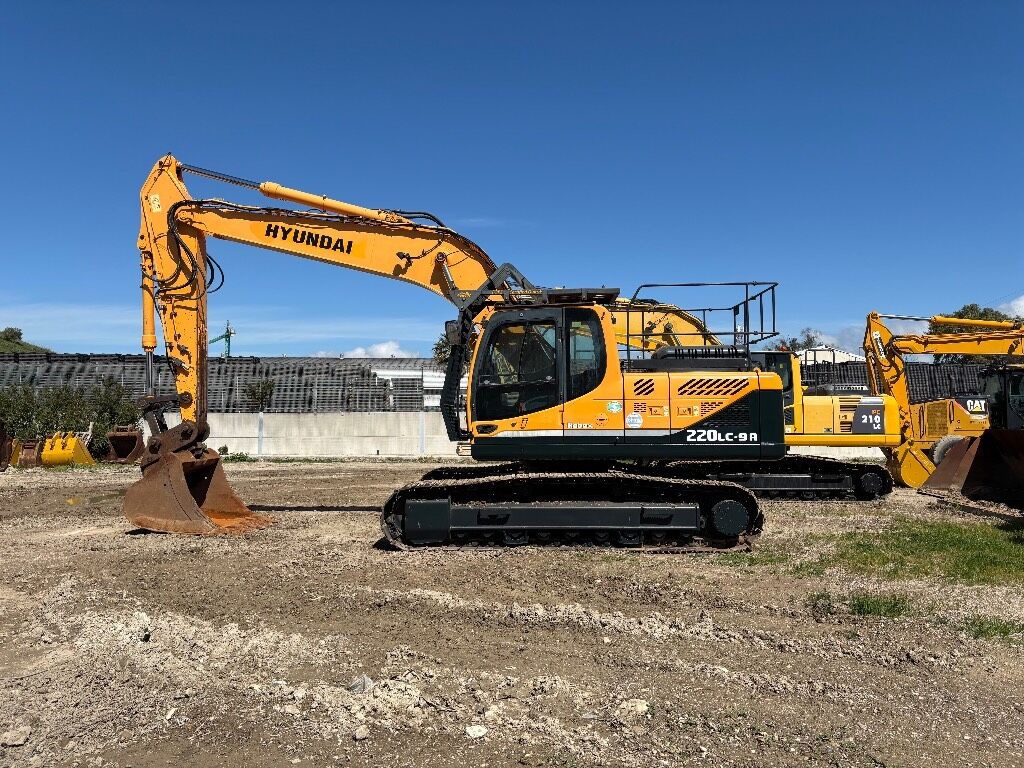 Hyundai R220LC-9 - Гусеничный экскаватор: фото 2 Hyundai R220LC-9 - Гусеничный экскаватор: фото 2