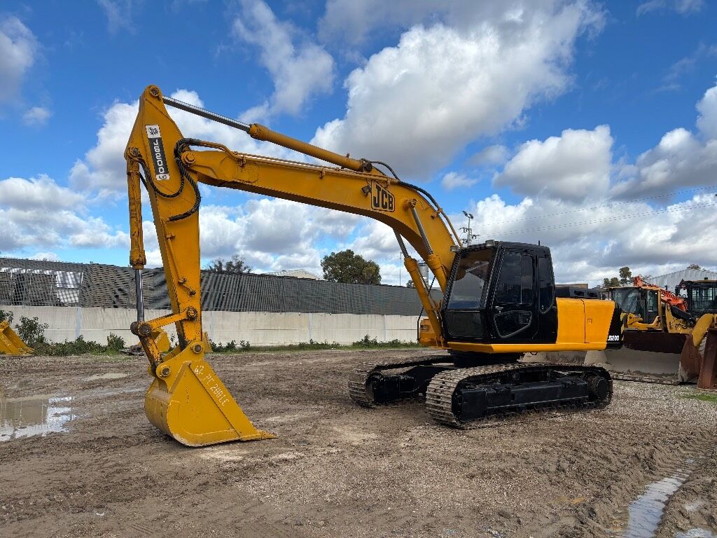 JCB JS 200 LC - Гусеничный экскаватор: фото 1 JCB JS 200 LC - Гусеничный экскаватор: фото 1