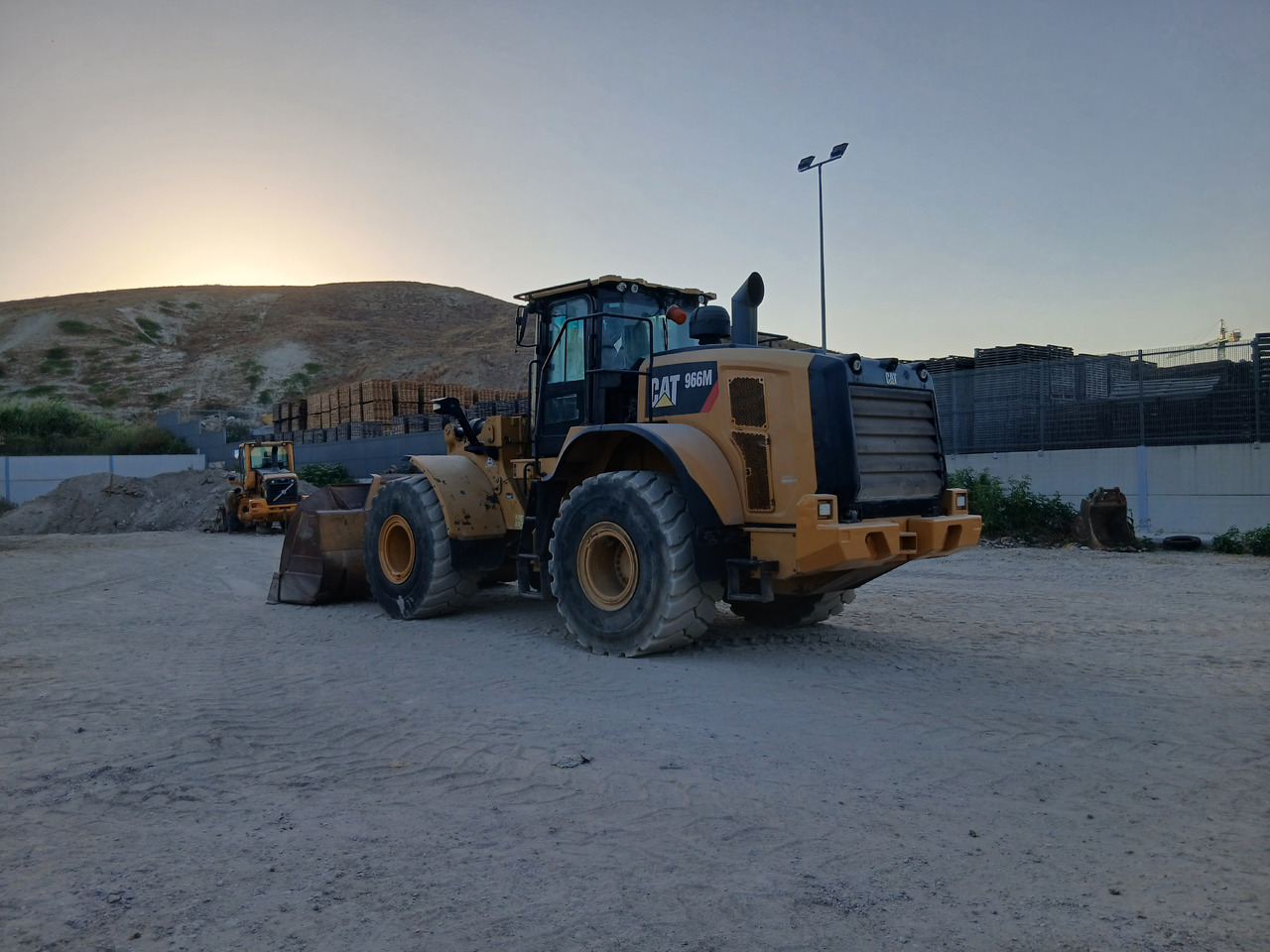 Caterpillar 966M - Строительная техника: фото 3 Caterpillar 966M - Строительная техника: фото 3