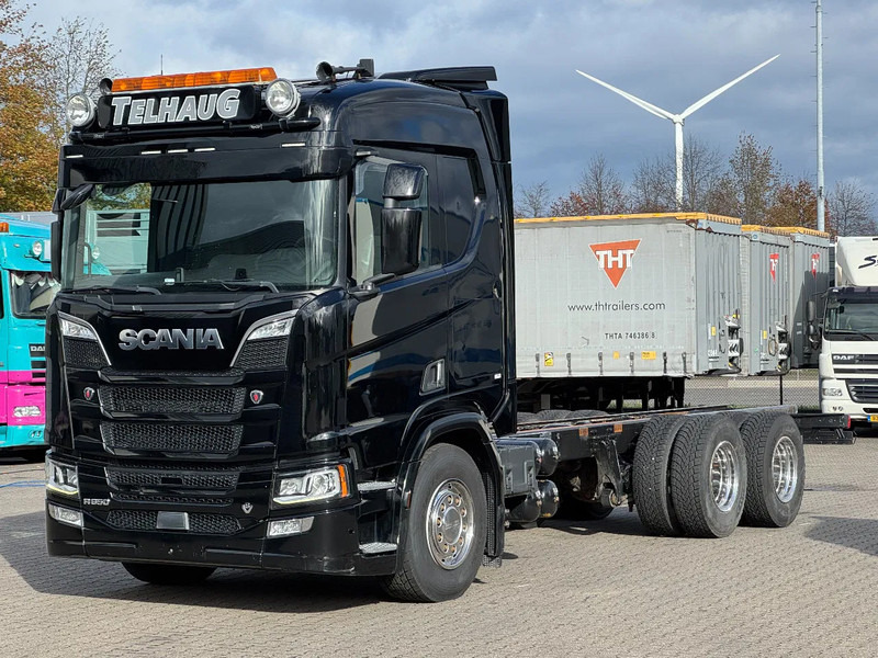 Scania R650 V8 6x4 Chassis Retarder WB 4.50 Only 465tkm! - Грузовик-шасси: фото 1 Scania R650 V8 6x4 Chassis Retarder WB 4.50 Only 465tkm! - Грузовик-шасси: фото 1