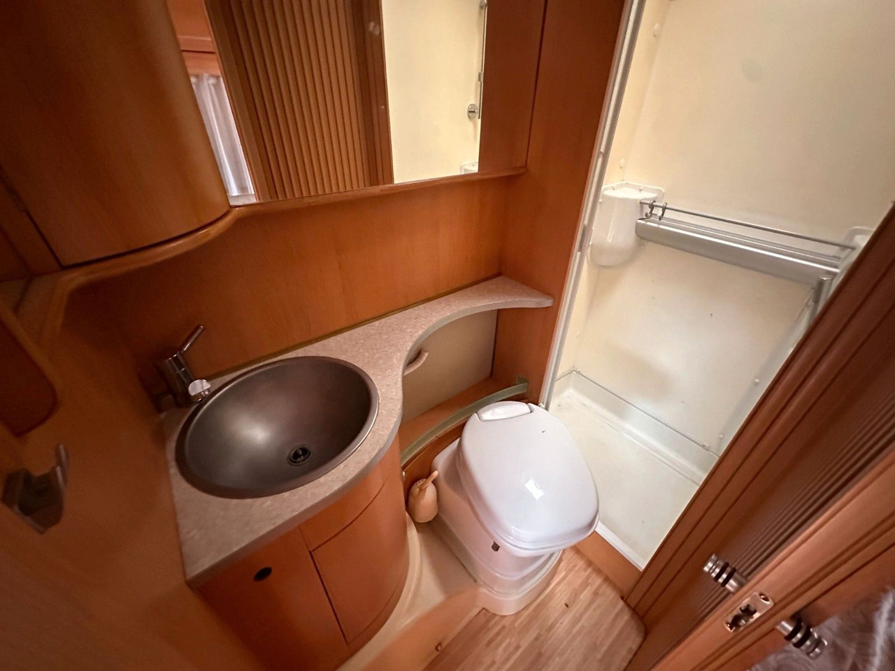 Полуинтегрированный автодом HYMER / ERIBA / HYMERCAR TRAMP T 572 CL/Festbett/Klima/Markise HYMER / ERIBA / HYMERCAR TRAMP T 572 CL/Festbett/Klima/Markise: фото 30
