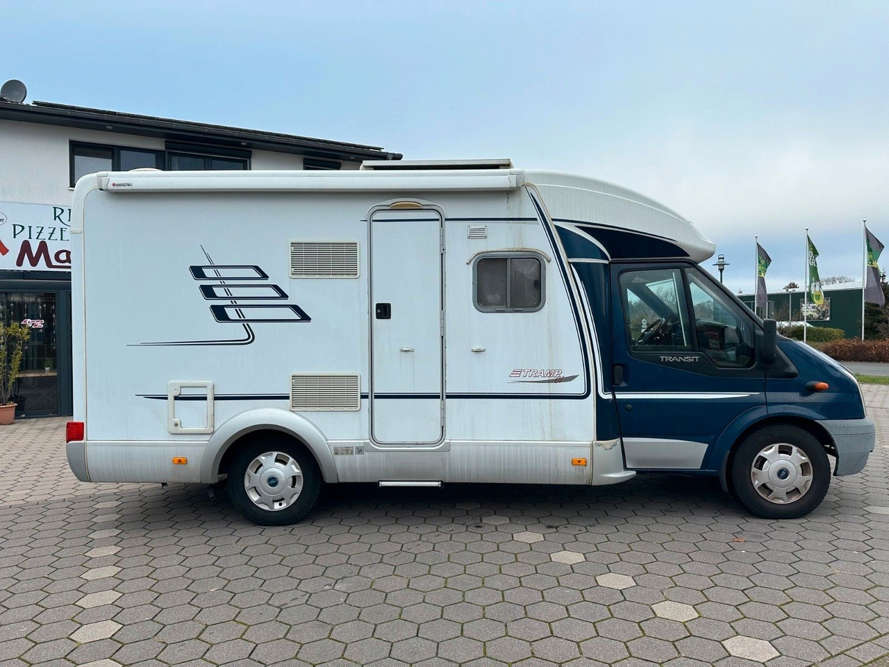 HYMER / ERIBA / HYMERCAR TRAMP T 572 CL/Festbett/Klima/Markise HYMER / ERIBA / HYMERCAR TRAMP T 572 CL/Festbett/Klima/Markise - Полуинтегрированный автодом: фото 3 HYMER / ERIBA / HYMERCAR TRAMP T 572 CL/Festbett/Klima/Markise HYMER / ERIBA / HYMERCAR TRAMP T 572 CL/Festbett/Klima/Markise - Полуинтегрированный автодом: фото 3
