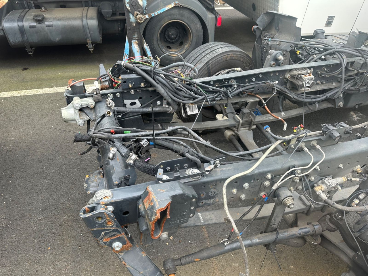 Iveco 110EL25 Unfallchassis ohne Motor/Getriebe - Грузовик-шасси: фото 5 Iveco 110EL25 Unfallchassis ohne Motor/Getriebe - Грузовик-шасси: фото 5