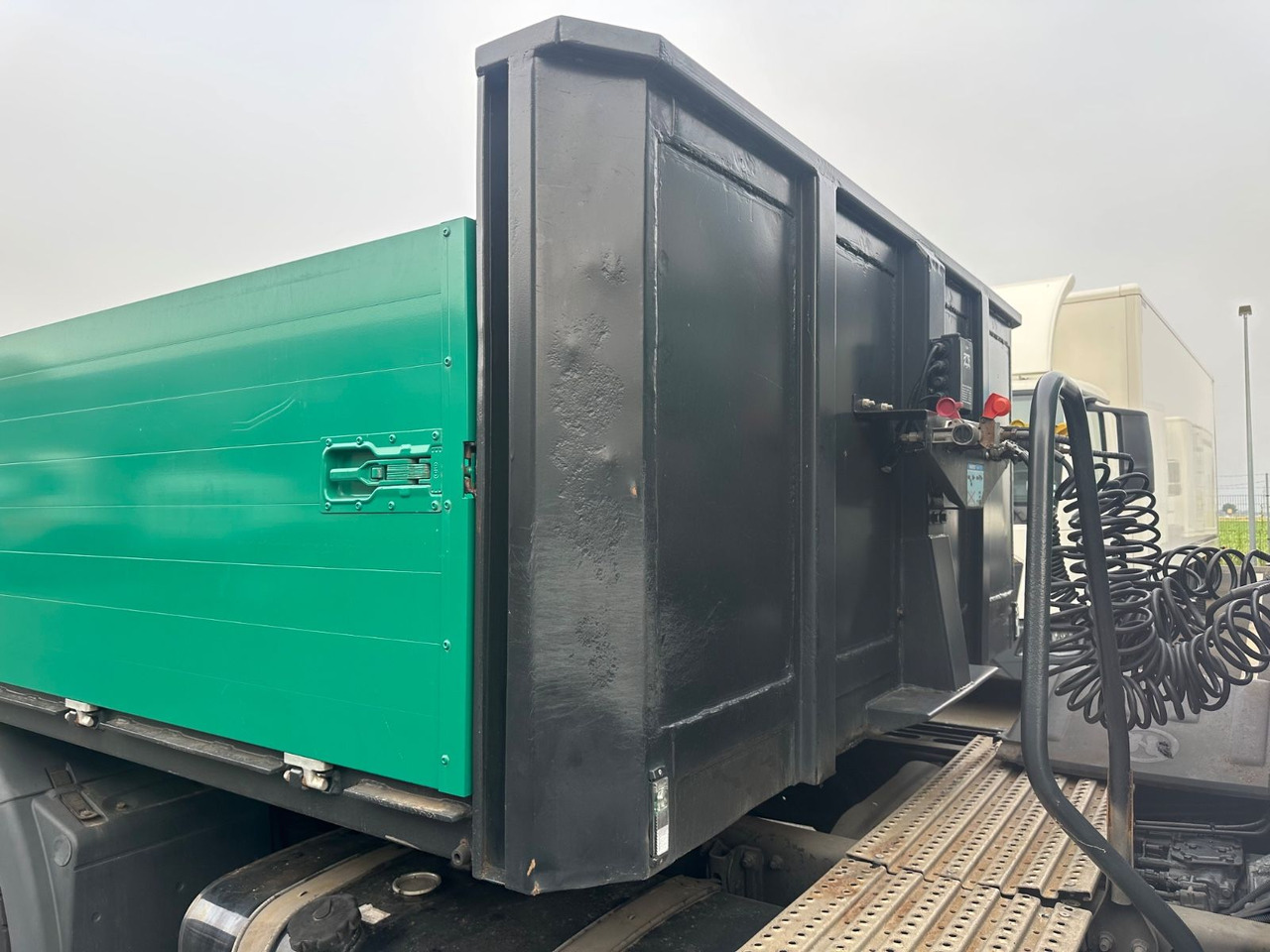 M & V Pritsche/ Plattform/ Langmaterial 12.8m - Полуприцеп бортовой/ Платформа: фото 2 M & V Pritsche/ Plattform/ Langmaterial 12.8m - Полуприцеп бортовой/ Платформа: фото 2