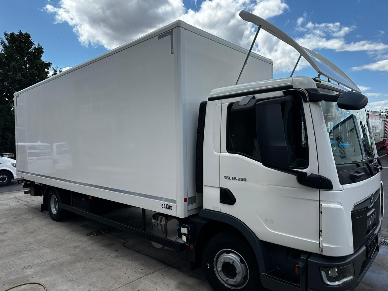 MAN TGL 12.250 /Ladebordwand/Automatik/Ahk - Грузовик с закрытым кузовом: фото 2 MAN TGL 12.250 /Ladebordwand/Automatik/Ahk - Грузовик с закрытым кузовом: фото 2