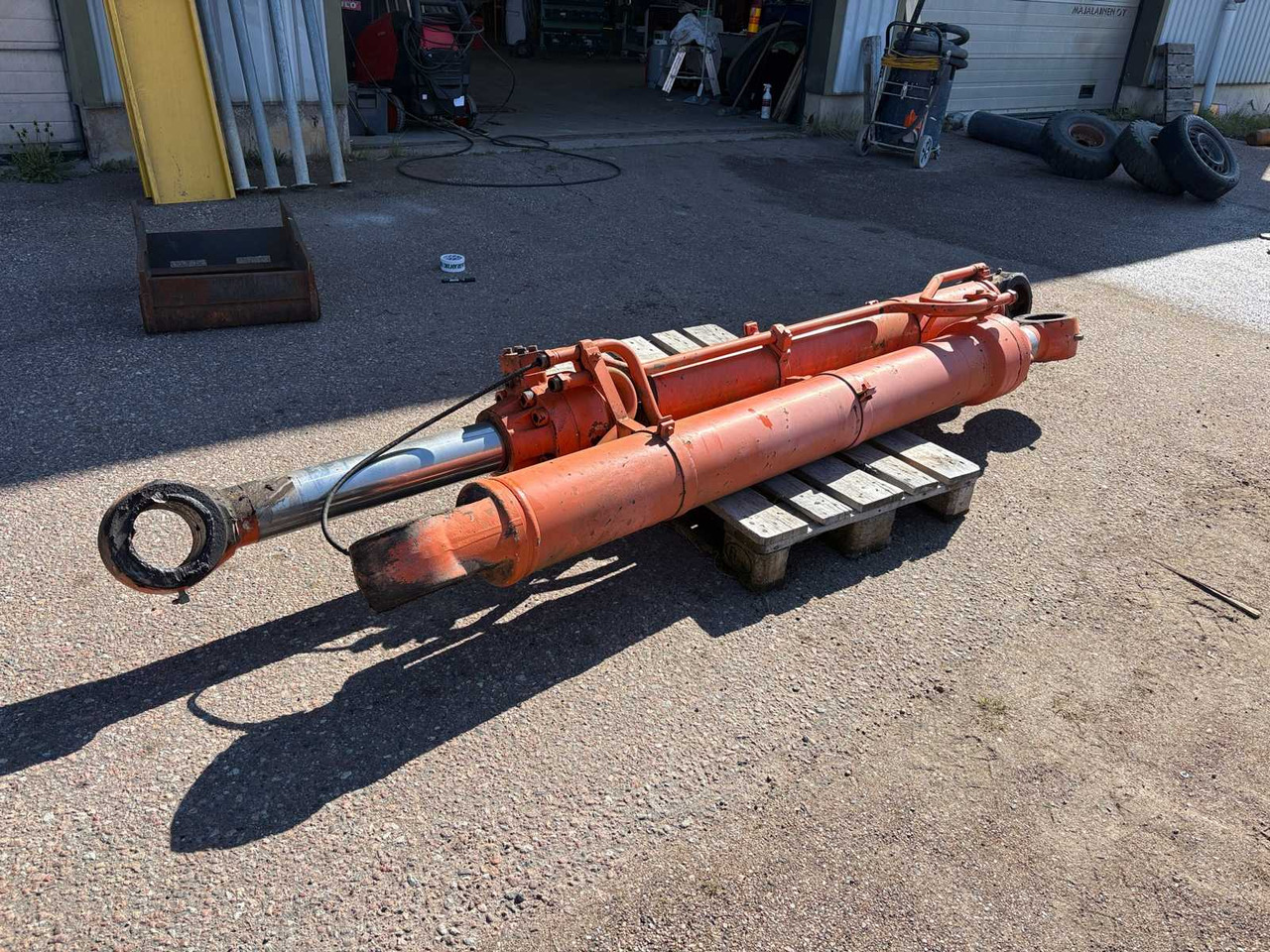 Hitachi ZX650 LHC Boom Cylinders 2 pcs - Гидравлический цилиндр: фото 1 Hitachi ZX650 LHC Boom Cylinders 2 pcs - Гидравлический цилиндр: фото 1