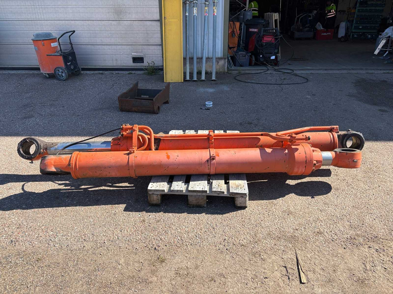 Hitachi ZX650 LHC Boom Cylinders 2 pcs - Гидравлический цилиндр: фото 2 Hitachi ZX650 LHC Boom Cylinders 2 pcs - Гидравлический цилиндр: фото 2