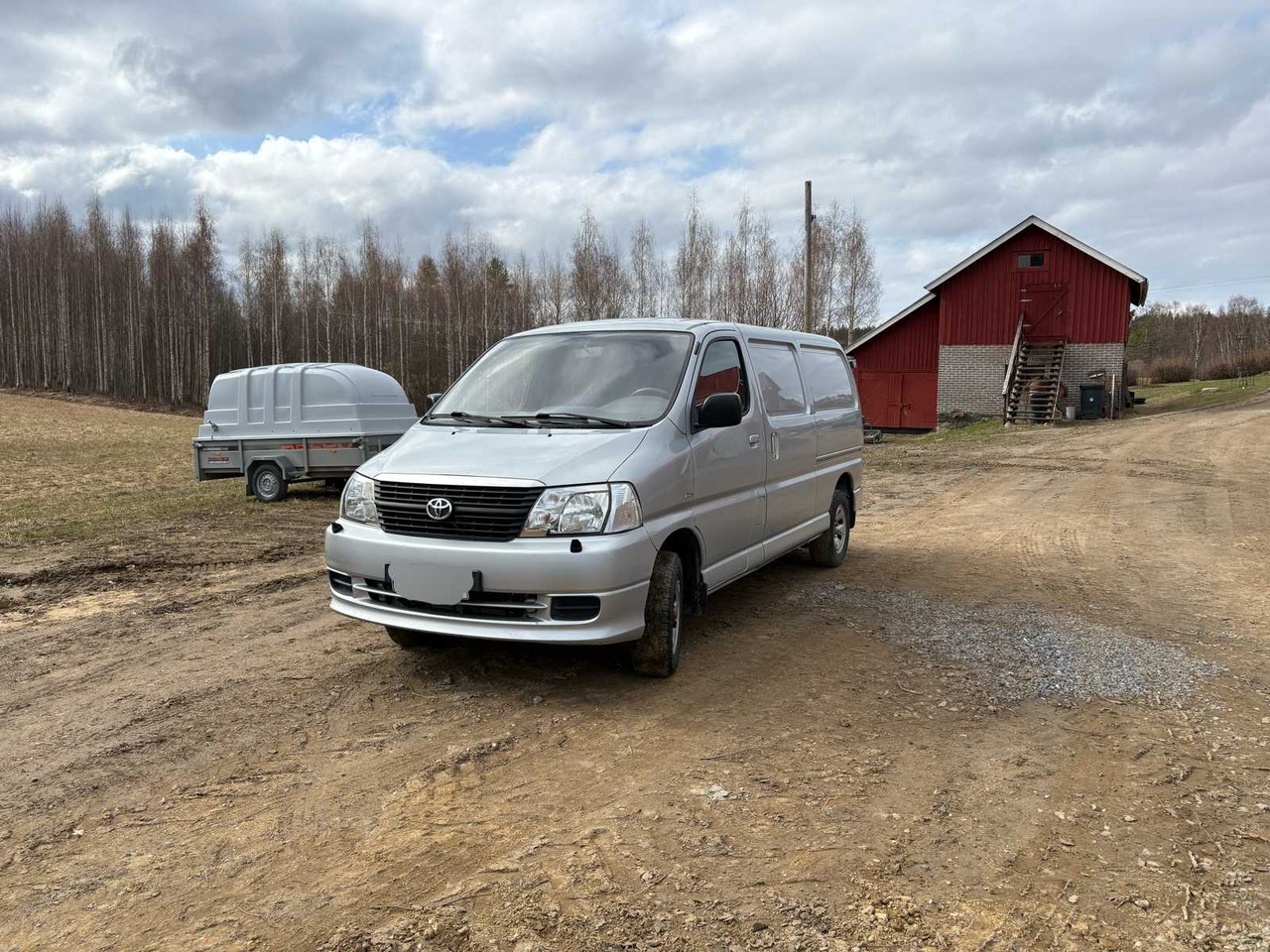 Van Toyota Hiace 2.5 - Цельнометаллический фургон: фото 2 Van Toyota Hiace 2.5 - Цельнометаллический фургон: фото 2