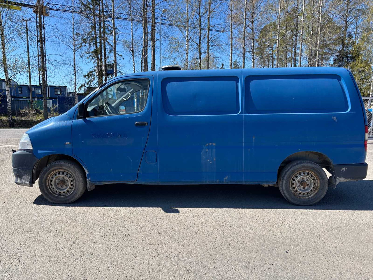 Van Toyota Hiace 2.5TD - Цельнометаллический фургон: фото 2 Van Toyota Hiace 2.5TD - Цельнометаллический фургон: фото 2