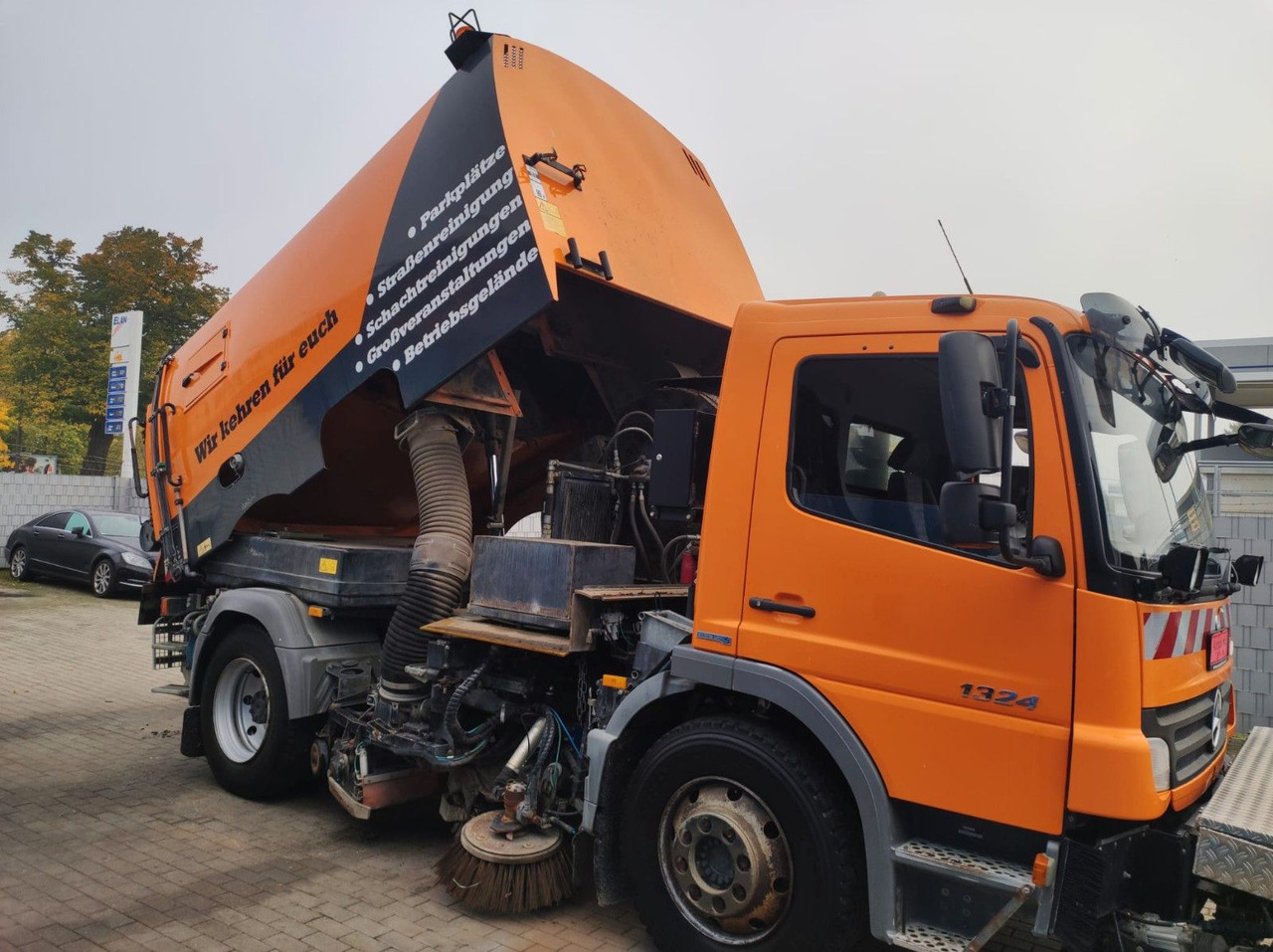 Mercedes-Benz Atego 2 6-Zyl. 4x2 1324 Schmidt SK 600 Klima - Подметально-уборочная машина: фото 2 Mercedes-Benz Atego 2 6-Zyl. 4x2 1324 Schmidt SK 600 Klima - Подметально-уборочная машина: фото 2