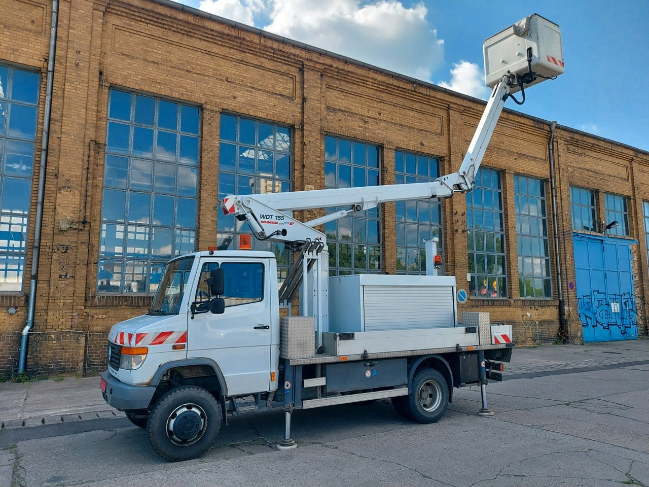 Mercedes-Benz VARIO 814D HUB Steiger WUMAG WDT 155 4X4 ALLRAD - Грузовик с подъемником: фото 1 Mercedes-Benz VARIO 814D HUB Steiger WUMAG WDT 155 4X4 ALLRAD - Грузовик с подъемником: фото 1