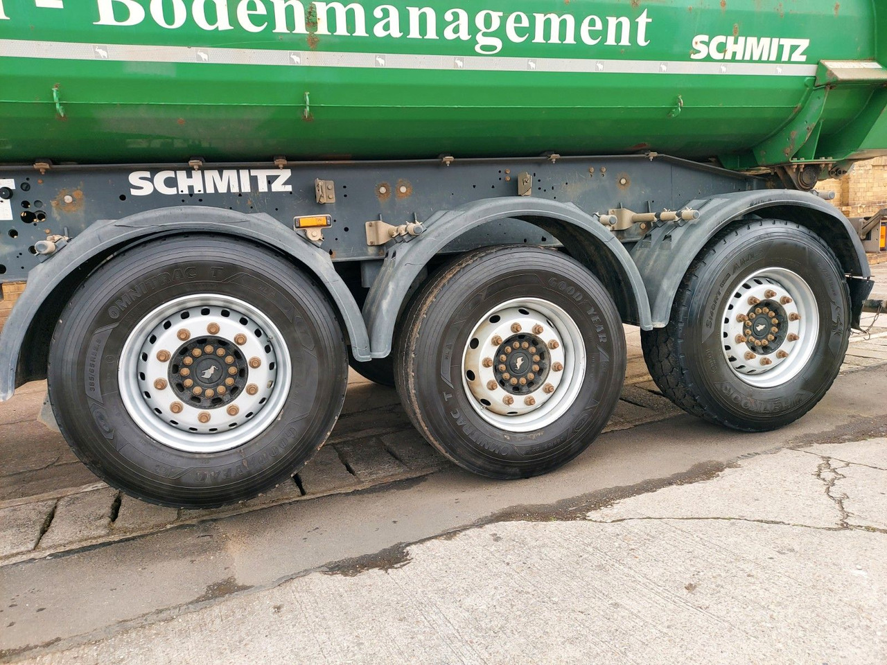 Schmitz Cargobull SGF S3 Mulde DA Kipper Stahl 26m³ Luft + Lift - Самосвальный полуприцеп: фото 4 Schmitz Cargobull SGF S3 Mulde DA Kipper Stahl 26m³ Luft + Lift - Самосвальный полуприцеп: фото 4