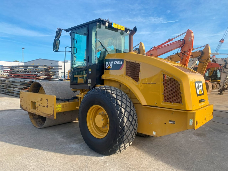 Caterpillar CS64B NVT - Каток: фото 1 Caterpillar CS64B NVT - Каток: фото 1