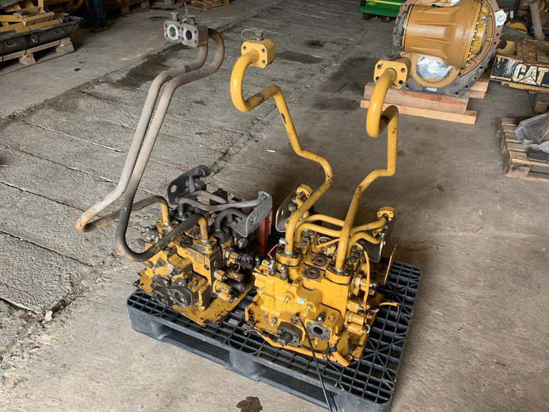 Caterpillar VALVE GP-MAIN CONTROL 2613682 - Гидравлика: фото 1 Caterpillar VALVE GP-MAIN CONTROL 2613682 - Гидравлика: фото 1