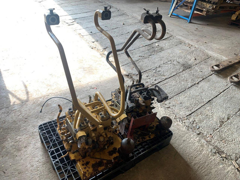 Caterpillar VALVE GP-MAIN CONTROL 2613682 - Гидравлика: фото 2 Caterpillar VALVE GP-MAIN CONTROL 2613682 - Гидравлика: фото 2