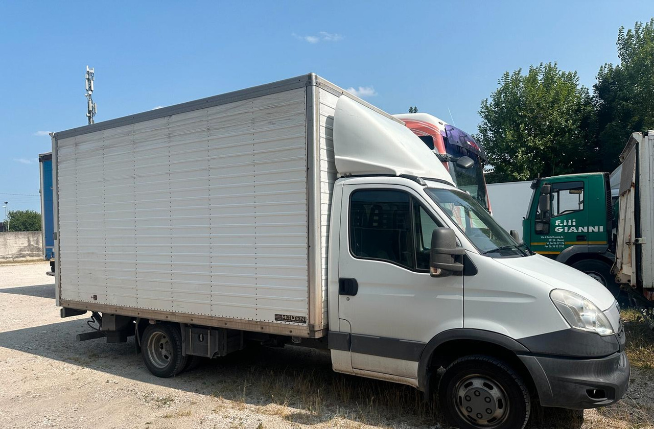 Iveco - Малотоннажный фургон: фото 1 Iveco - Малотоннажный фургон: фото 1