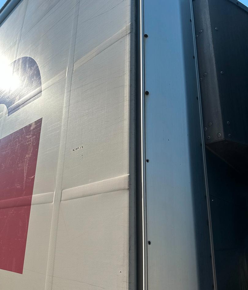 Schmitz Cargobull SANH SCB S3T - Тентованный полуприцеп: фото 4 Schmitz Cargobull SANH SCB S3T - Тентованный полуприцеп: фото 4