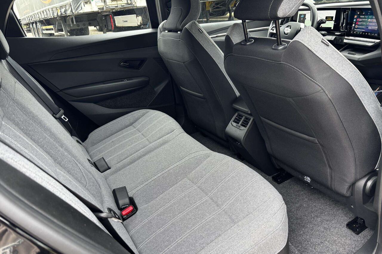 Хэтчбек Renault Megane E-Tech: фото 8